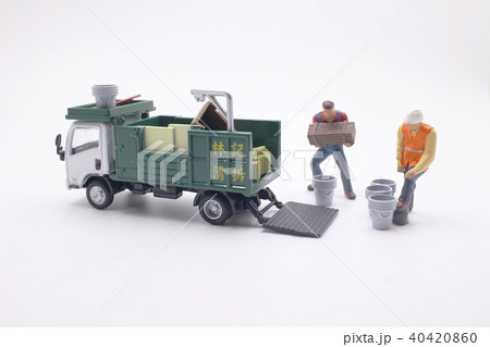 a mini figure moving the goods from lorry 40420860