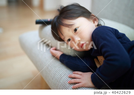 子供 (日常 ライフスタイル くつろぐ リラックス マンション 一軒家 一戸建て 育児 子育て) 40422629