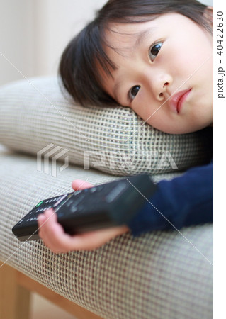 子供 (日常 ライフスタイル くつろぐ リラックス マンション 一軒家 一戸建て 育児 子育て) 子供 (日常 ライフスタイル くつろぐ リラックス マンション 一軒家 一戸建て 育児 子育て) 40422630