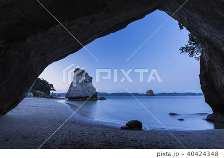 ニュージーランド　コロマンデル半島　カセドラル・コーブ 40424348