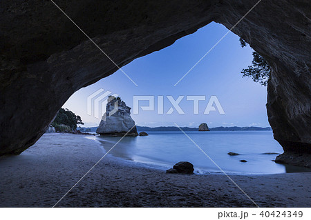 ニュージーランド　コロマンデル半島　カセドラル・コーブ 40424349