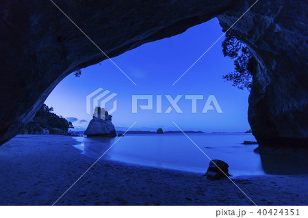 ニュージーランド　コロマンデル半島　カセドラル・コーブの夜景　星空 40424351