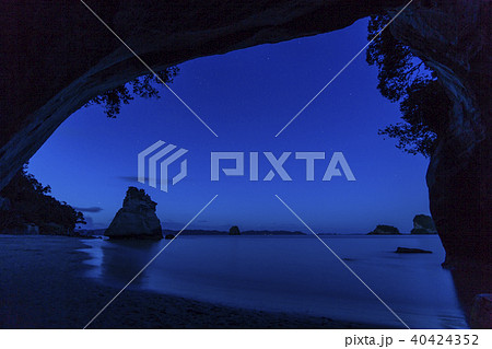 ニュージーランド　コロマンデル半島　カセドラル・コーブの夜景　星空 40424352