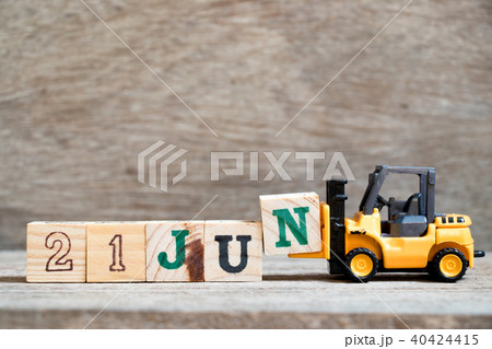 Toy forklift hold block N to complete word 21 jun 40424415