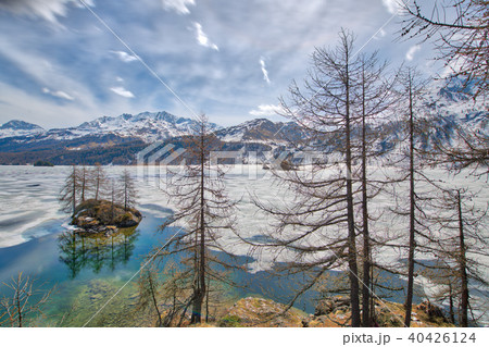 Thaw in the Engadine valley  40426124