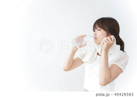スポーツをする若い女性 スポーツをする若い女性 40426563