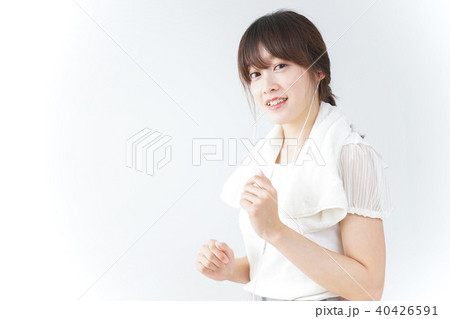 スポーツをする若い女性 スポーツをする若い女性 40426591
