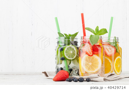 Fresh lemonade jar Fresh lemonade jar 40429714