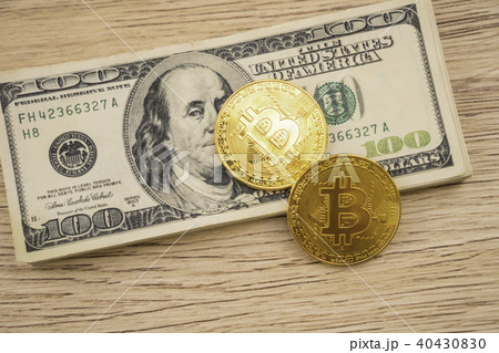 Medallion Bitcoin Gold on one hundred dollars bank Medallion Bitcoin Gold on one hundred dollars bank 40430830