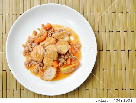 deep fried egg tofu with minced pork in gravy 40431002