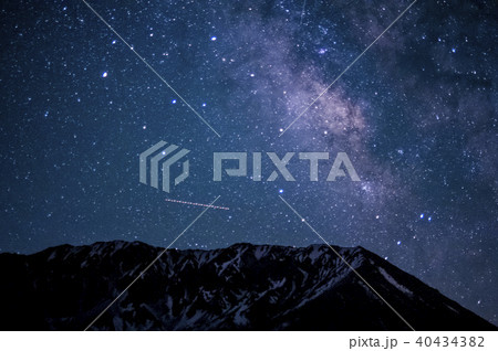 日本、鳥取県、日本百名山・天の川と大山の絶景、四季にわたる雄姿 40434382