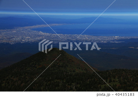 八甲田山 秋の陸奥湾遠景 八甲田山 秋の陸奥湾遠景 40435183
