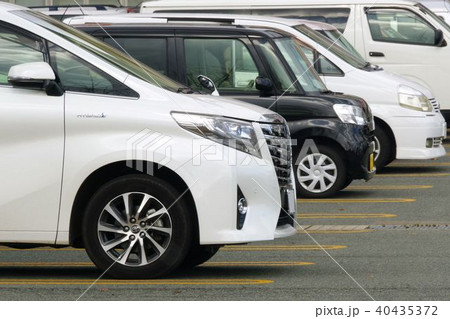 広い駐車場　車列 40435372