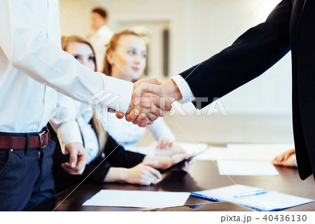 Business men hand shake 40436130