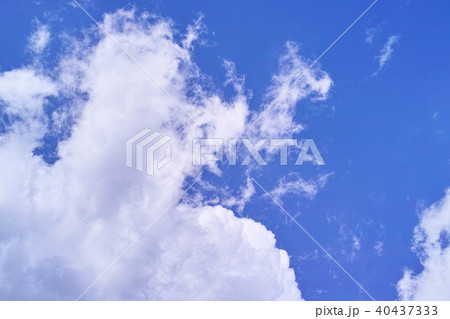 雨上がりの空  青空と雲イメージ 40437333