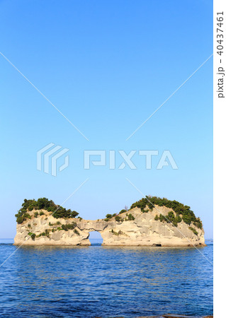 南紀白浜　朝日に映える円月島　和歌山県 40437461