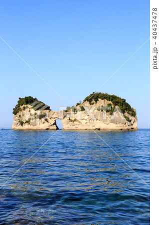 南紀白浜　朝日に映える円月島　和歌山県 40437478