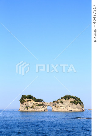 南紀白浜　朝日に映える円月島　和歌山県 40437517