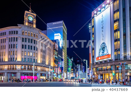 東京　銀座　四丁目交差点の夜景 40437669