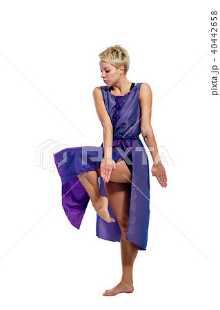Girl dancing 40442658