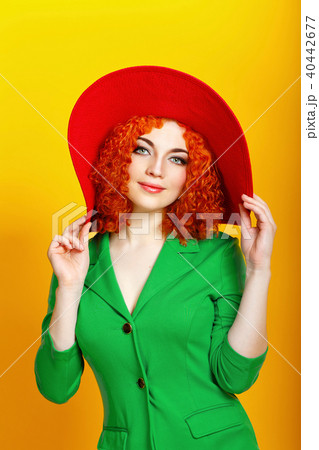 Girl in shady hat 40442677