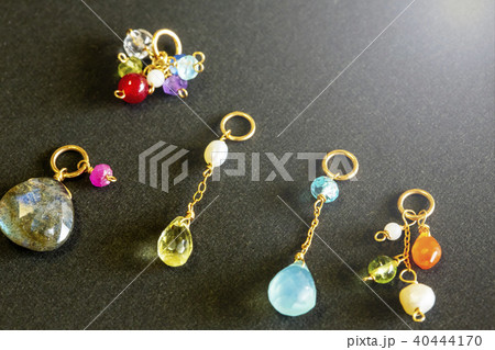 素敵な天然石のカラフルなアクセサリー 40444170