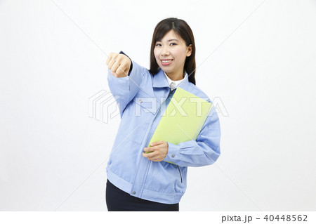 作業服を着た女性 作業服を着た女性 40448562