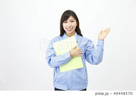作業服を着た女性 作業服を着た女性 40448570