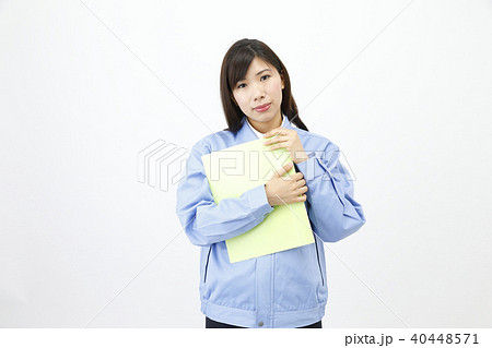 作業服を着た女性 作業服を着た女性 40448571