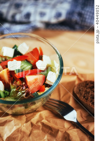 Greek salad with fresh vegetables, feta cheese and olives 40449852