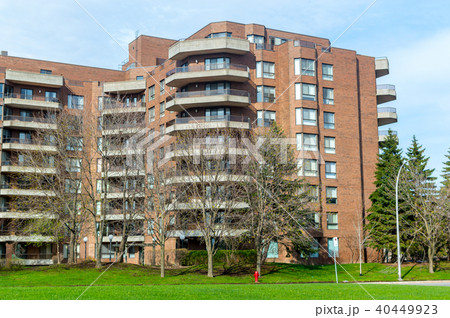 Modern condo buildings with huge windows in Montre Modern condo buildings with huge windows in Montre 40449923