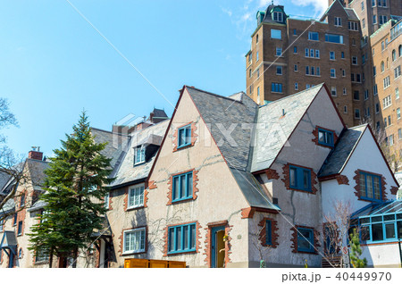 Expensive old house with huge windows in Montreal Expensive old house with huge windows in Montreal 40449970