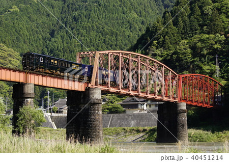 球磨川第1橋梁を渡る特急「かわせみ やませみ」(キハ47系) 球磨川第1橋梁を渡る特急「かわせみ やませみ」(キハ47系) 40451214