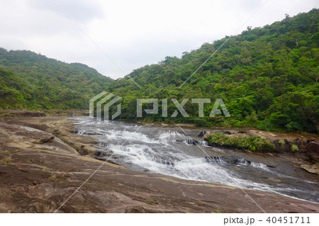 神の座　カンピレーの滝 40451711