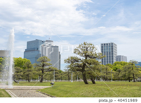 迎賓館赤坂離宮の前庭と元赤坂のビル(東京都港区) 迎賓館赤坂離宮の前庭と元赤坂のビル(東京都港区) 40451989