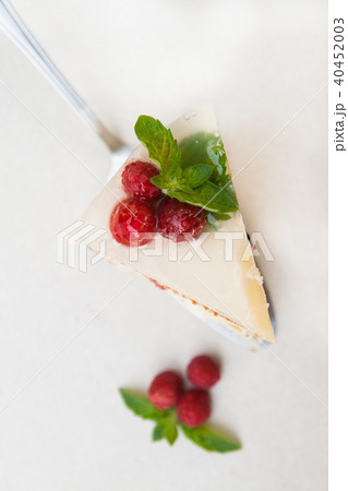 Cake with fruits and berries in jelly on white 40452003