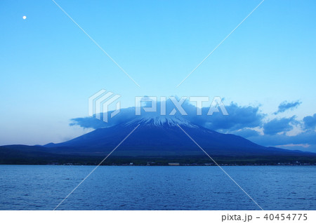 夜明けを迎えた富士山 夜明けを迎えた富士山 40454775