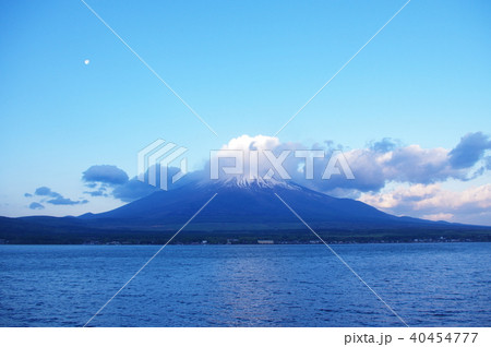 夜明けを迎えた富士山 夜明けを迎えた富士山 40454777