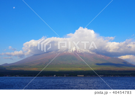 夜明けを迎えた富士山 夜明けを迎えた富士山 40454783
