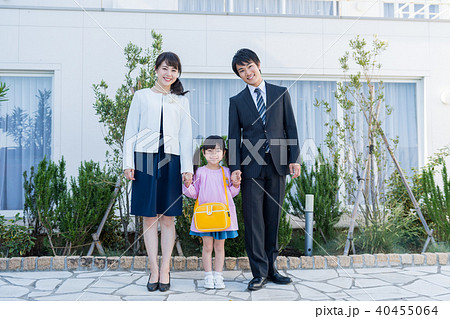 若い家族、女の子、親子、登園 若い家族、女の子、親子、登園 40455064