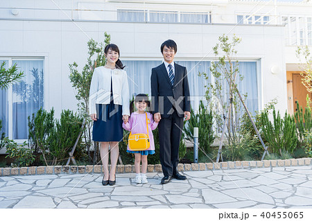 若い家族、女の子、親子、登園 若い家族、女の子、親子、登園 40455065