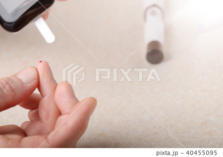 Man doing blood test with personal glucometer 40455095