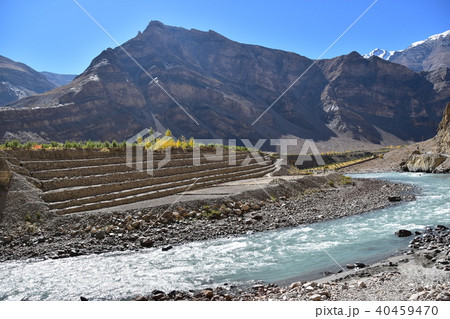 インドの山岳地帯 スピティ谷の絶景 タボ村からカザまでの景色 美しい山と川 インドの山岳地帯 スピティ谷の絶景 タボ村からカザまでの景色 美しい山と川 40459470