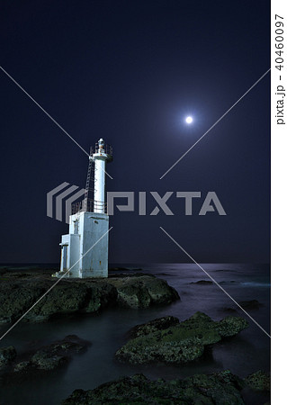 月夜の灯台 40460097