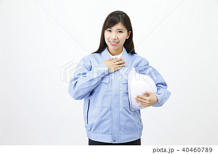 作業服を着た女性 40460789