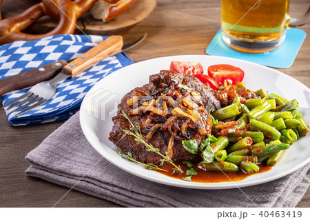 Roast beef with onion 40463419