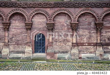 Wall with arches  40463422