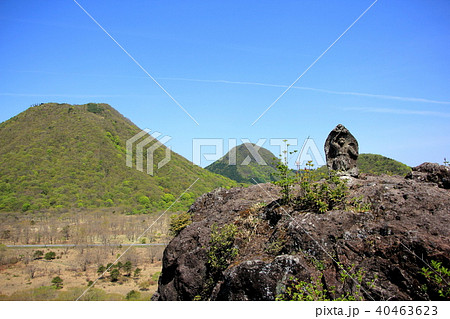 榛名山のスルス岩の上にある石像 榛名山のスルス岩の上にある石像 40463623