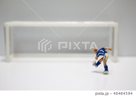 サッカー　ミニチュア　ゴール　試合　選手　フットボール　日本　代表　人形　フォワード　ユニフォーム 40464594