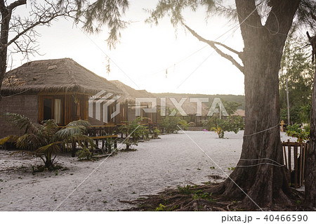 Bungalows in the morning sun Bungalows in the morning sun 40466590